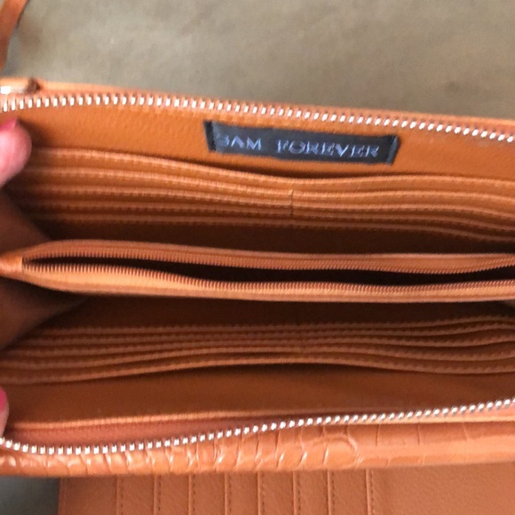 Hello 3 am clutch. Rich leather. With strap. - Picture 4 of 6